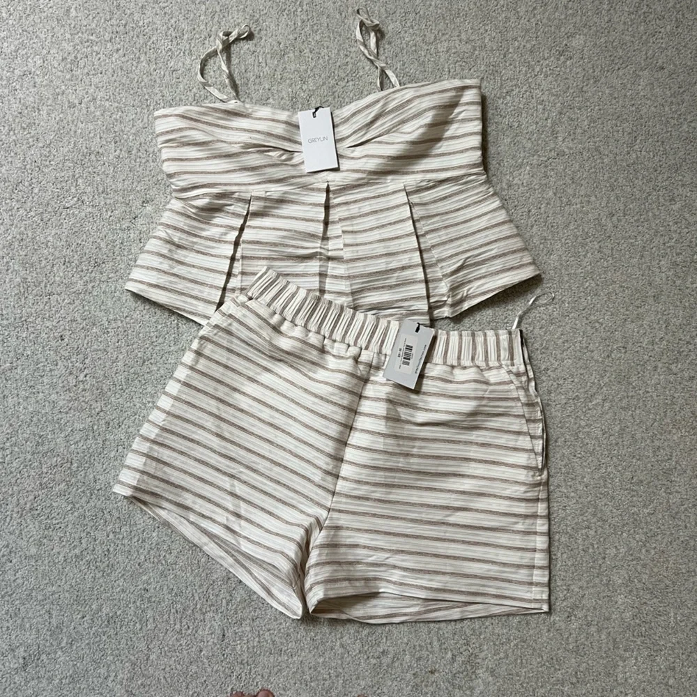 Greylin Two piece set- size L - Picture 4 of 8